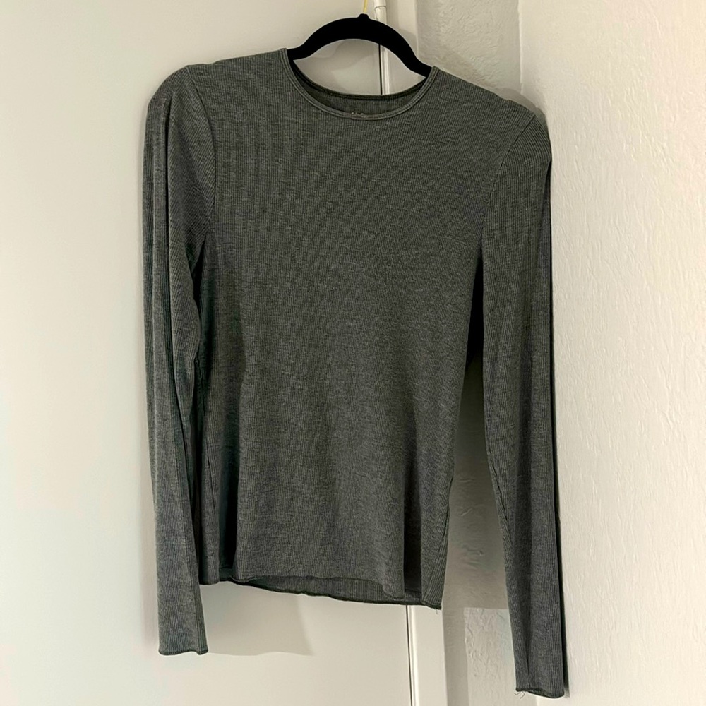Dark grey baby tee from Abercrombie and fitch size medium